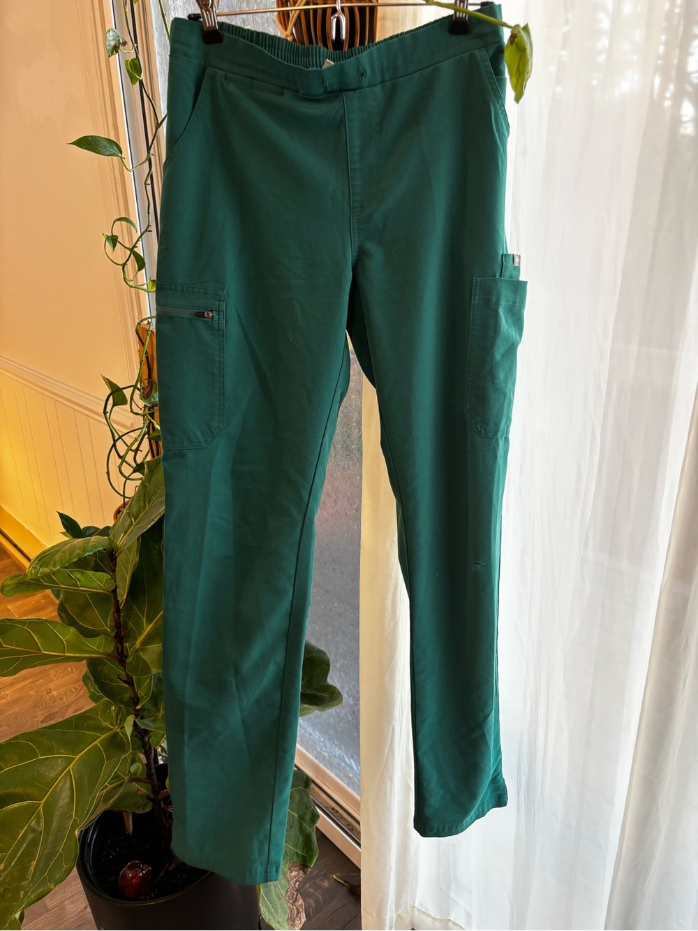FIGS Hunter Green Cargo Scrub Pants - S/T